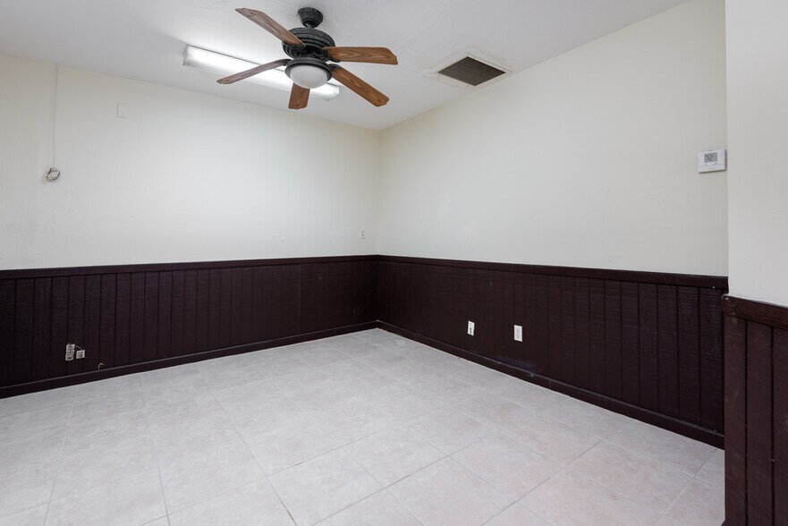 More Photos Of 420 NE 3rd Ave, Cape Coral Warehouse For Lease