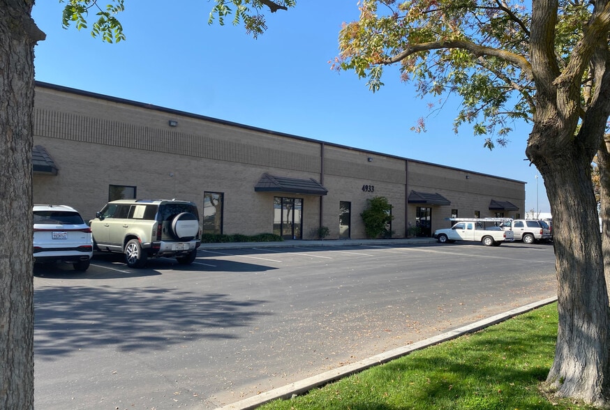 Primary Photo Of 4933 W Jennifer Ave, Fresno Warehouse For Lease