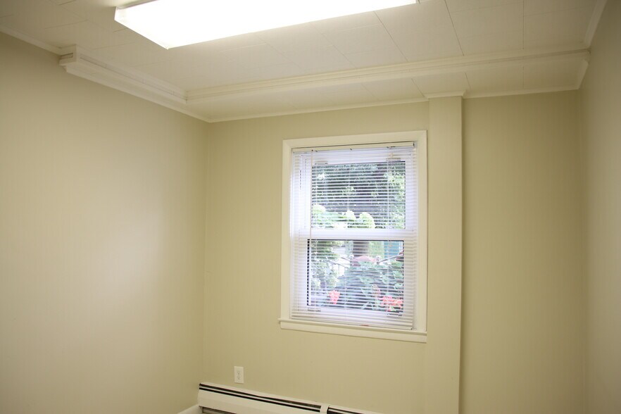 More Photos Of 2975 Waterbury Ave, Bronx Apartments For Lease