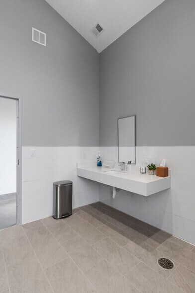 More Photos Of 18389 Orchard Trl, Lakeville Medical For Lease