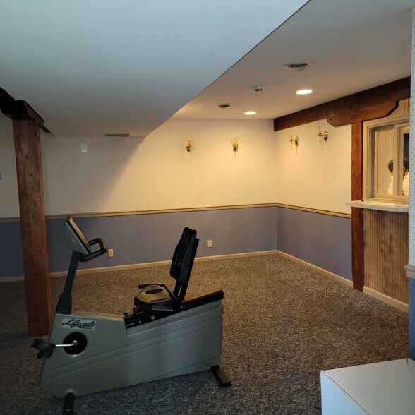 More Photos Of 600 Main St, Riverton Office For Sale