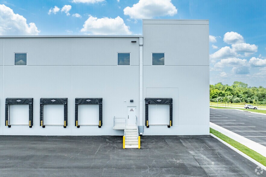 More Photos Of 11501 University Blvd, Manassas Unknown For Lease