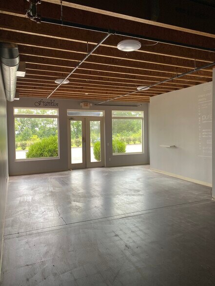 More Photos Of 1227 Lakeview Dr, Franklin Office For Lease