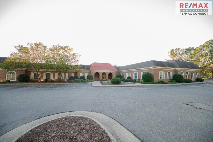 More Photos Of 401 Oyster Point Rd, Newport News Medical For Sale