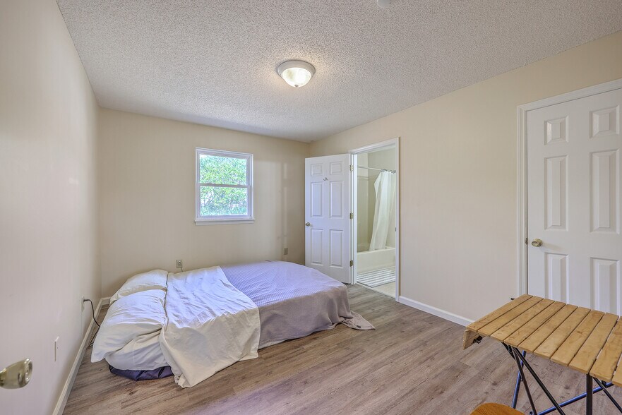 More Photos Of 106 Mayrant St, Summerville Office For Sale