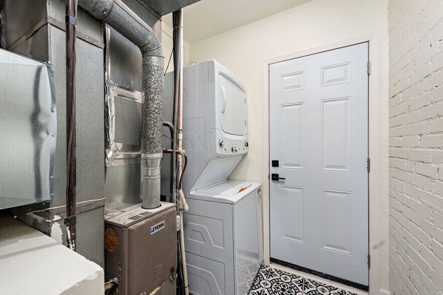 More Photos Of 1412 W 39th St, Kansas City Apartments For Sale