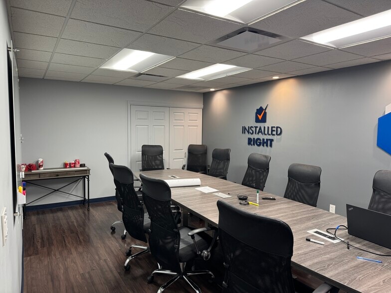 More Photos Of 25550 Grand River Ave, Redford Township Warehouse For Lease