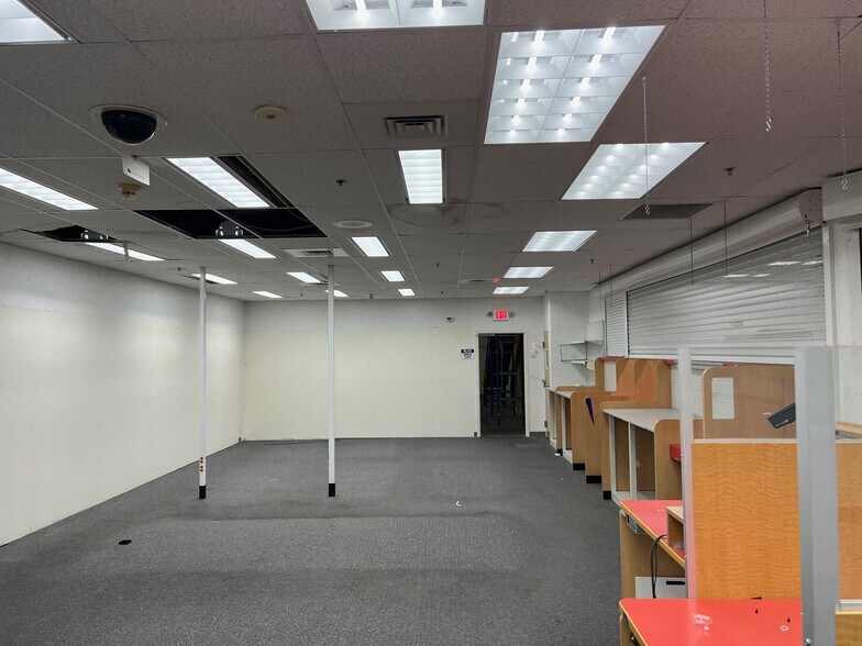 More Photos Of 13991 N Cleveland Ave, North Fort Myers Drugstore For Lease