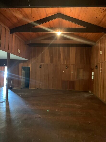 More Photos Of 8804 Warsaw Road 85, Aliceville Loft Creative Space For Sale