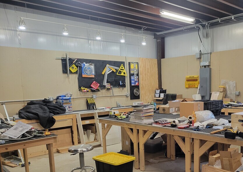 More Photos Of 604 Bonita Dr, Blanco Industrial For Lease