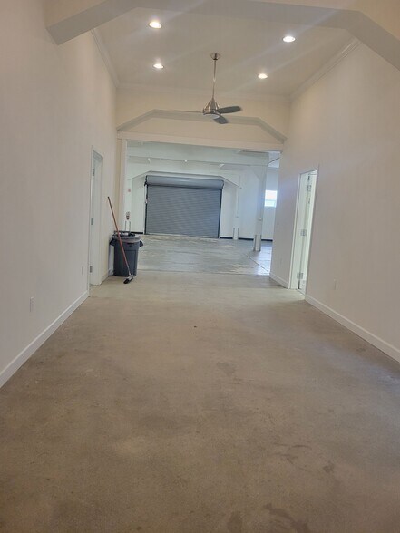 More Photos Of 953 Washington St, San Carlos Warehouse For Lease