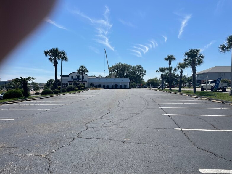 More Photos Of 905 E Gregory St, Pensacola Restaurant For Sale