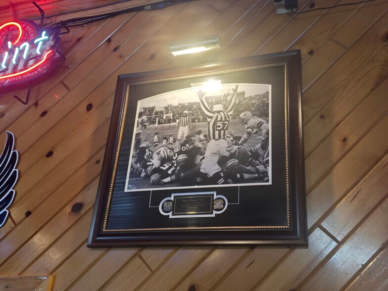 More Photos Of 8101 Schofield Ave, Weston Bar For Sale