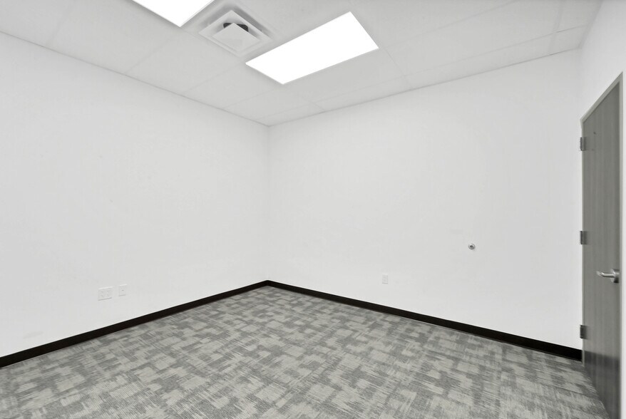 More Photos Of 12280 Broadway St, Pearland Office For Sale