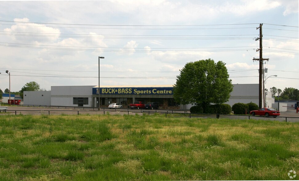 More Photos Of 2645 Mount Moriah Rd, Memphis Freestanding For Sale