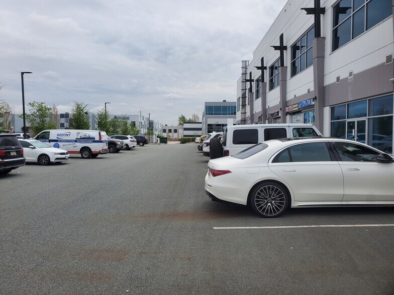 More Photos Of 6638 152A St, Surrey Office For Sale