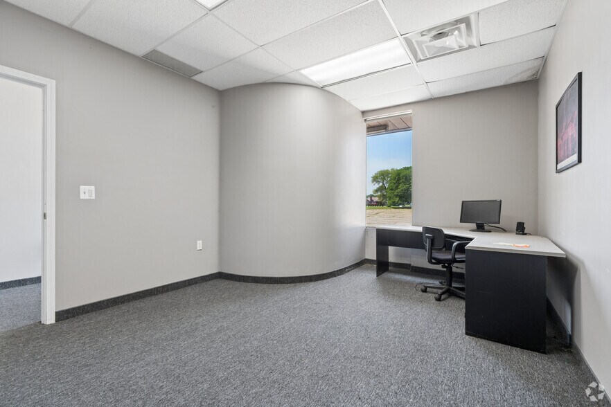 More Photos Of 38116-38160 S Gratiot Ave, Clinton Township Freestanding For Sale
