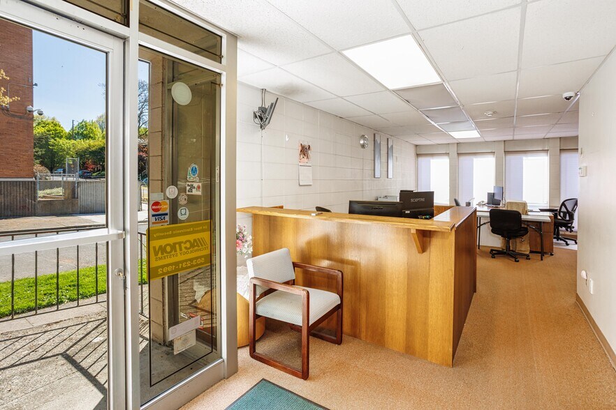 More Photos Of 835 SE 17th Ave, Portland Office For Sale