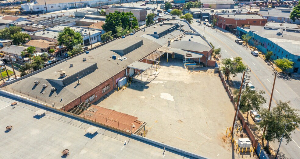 More Photos Of 3301 E 14th St, Los Angeles Warehouse For Sale