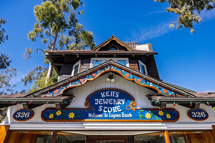 More Photos Of 326 Forest Ave, Laguna Beach General Retail For Sale