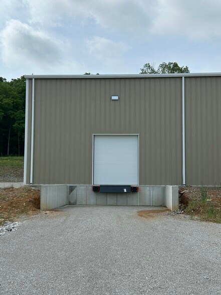 More Photos Of 1206 Nashville St, Russellville Warehouse For Lease