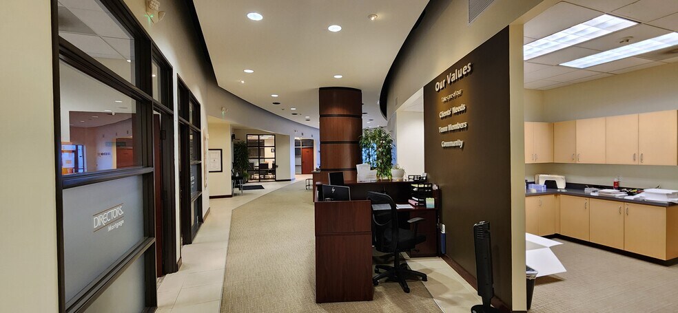 More Photos Of 3636 NE Broadway St, Portland Office For Sale