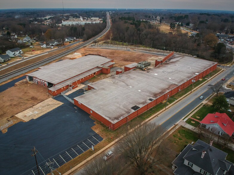 More Photos Of 501 S Main St, Landis Manufacturing For Sale