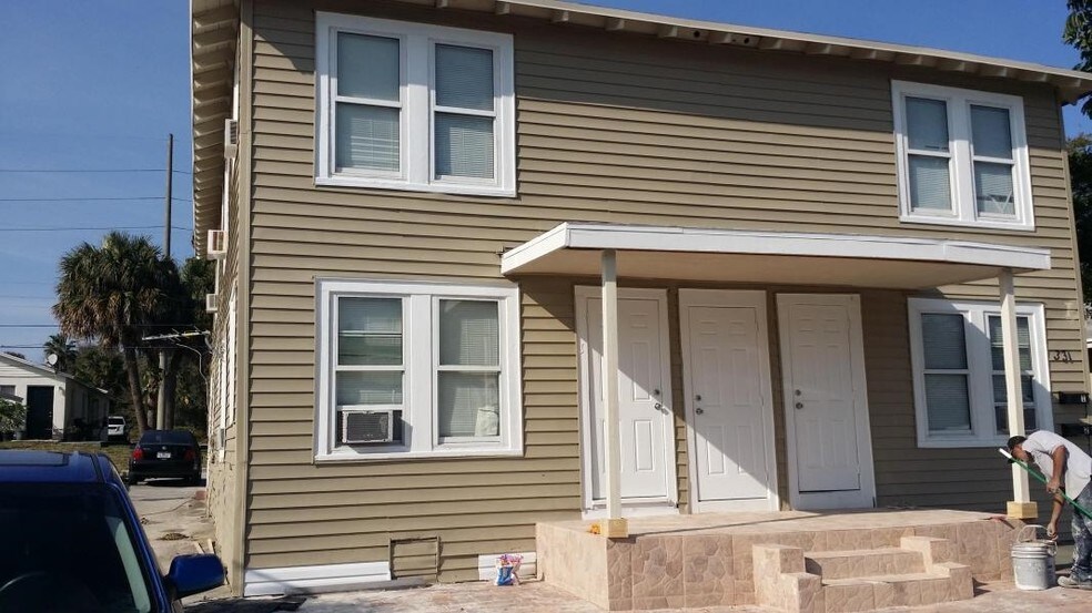 More Photos Of 1331 Longwood St, West Palm Beach Apartments For Sale