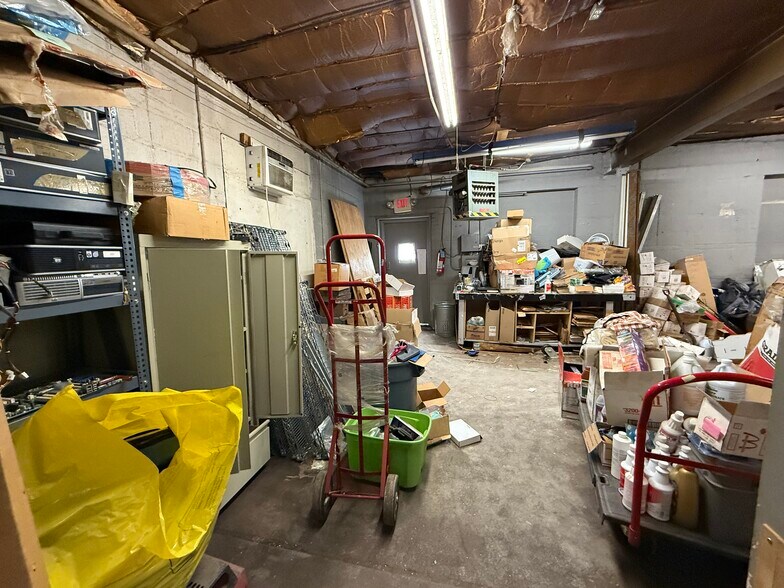 More Photos Of Barron Blvd, Grayslake Warehouse For Lease