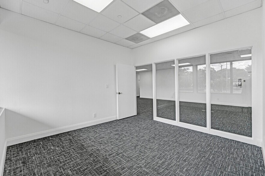 More Photos Of 1910 NW 97th Ave, Miami Distribution For Lease