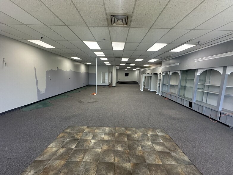 More Photos Of 11529 Kingston Pike, Farragut Freestanding For Lease