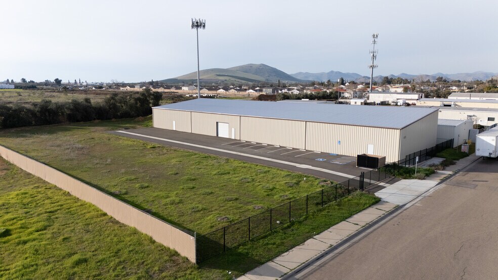 More Photos Of 405 S Acacia St, Woodlake Warehouse For Sale