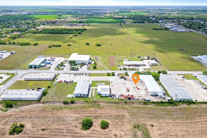 More Photos Of 3806 E Rio Grande St, Victoria Warehouse For Sale