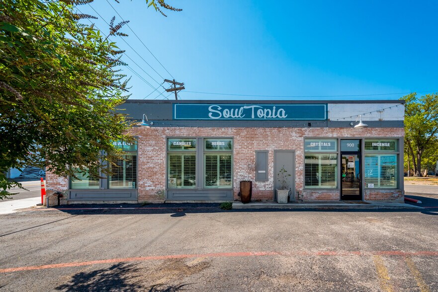 More Photos Of 900 W Davis St, Dallas Freestanding For Lease