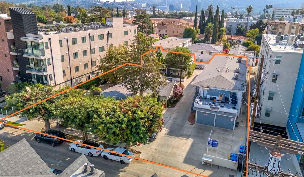 Primary Photo Of 10814-10818 Blix St, West Toluca Lake Apartments For Sale