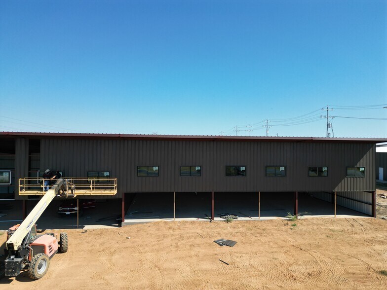 More Photos Of 450 Hwy 290 E, Elgin Light Distribution For Lease