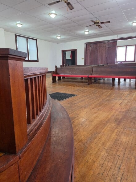 More Photos Of 103 Pearl St, Thornburg Specialty For Sale