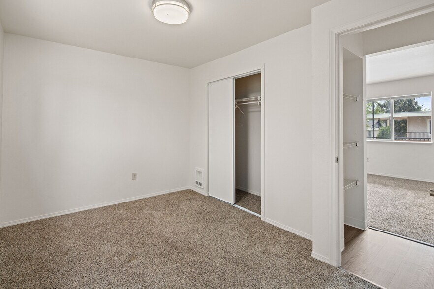 More Photos Of 812 10th St NE, Auburn Apartments For Sale