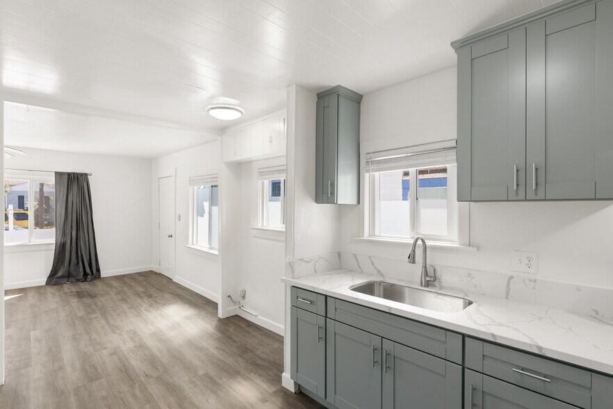 More Photos Of 4236 1/2 41st St, San Diego Apartments For Sale