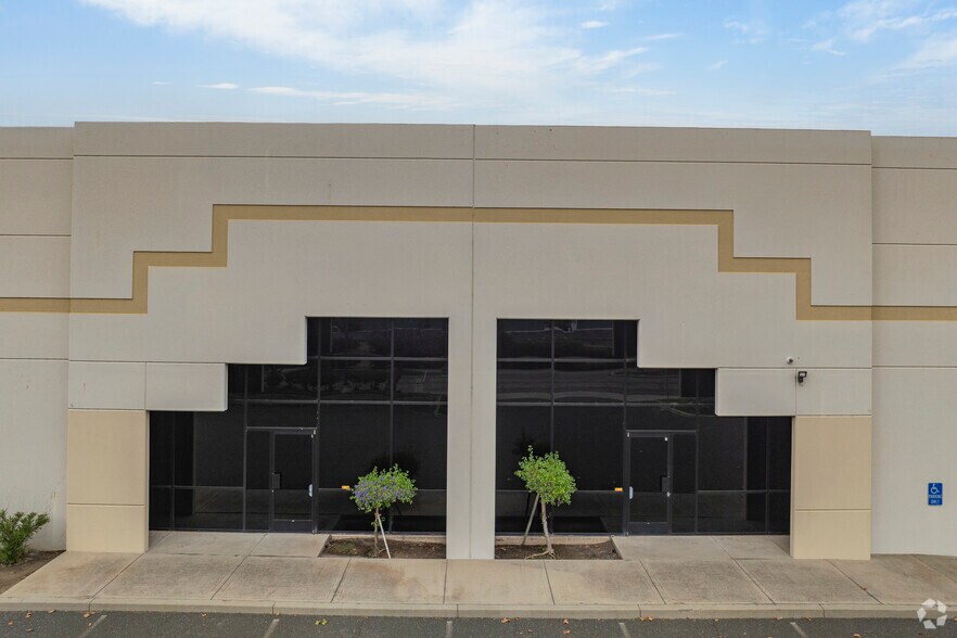 More Photos Of 7411 Central Ave, Newark Manufacturing For Lease