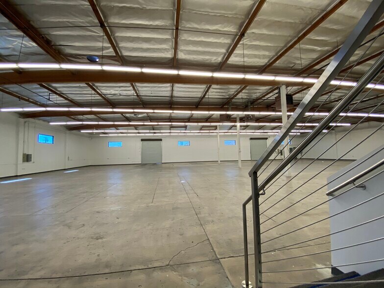 More Photos Of 4209 Vanowen Pl, Burbank Warehouse For Lease