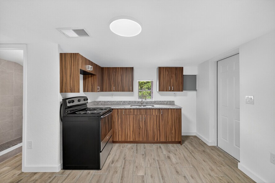 More Photos Of 2710 53rd Ave N, Saint Petersburg Multifamily For Sale