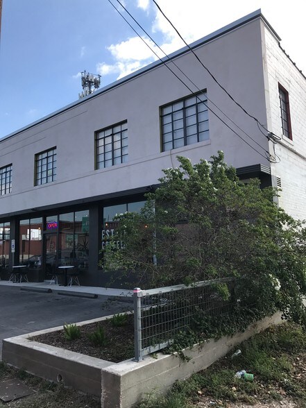 More Photos Of 1320 E Houston St, San Antonio Storefront Retail Office For Lease