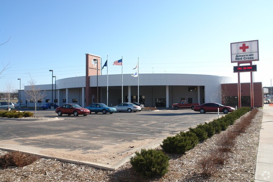 Primary Photo Of 1900 E Douglas Ave, Wichita Office For Lease