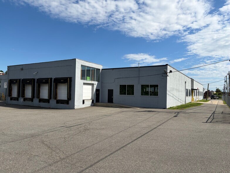 More Photos Of 215 S Newman St, Hackensack Warehouse For Lease