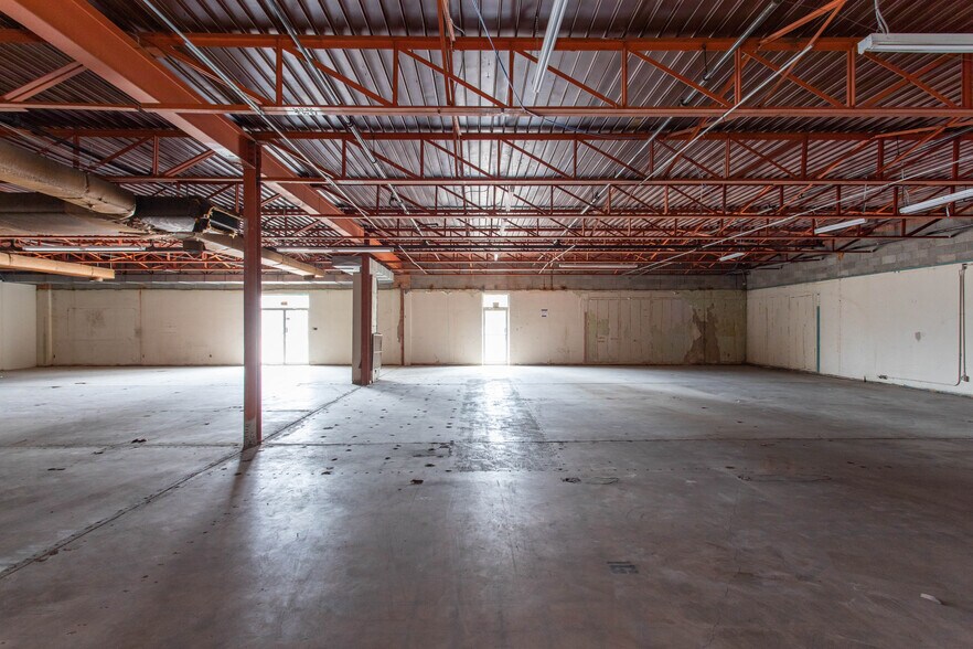 More Photos Of 2200 5th St, Wichita Falls Warehouse For Sale