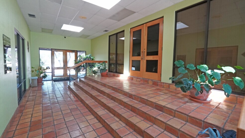 More Photos Of 16410 Blanco Rd, San Antonio Medical For Lease