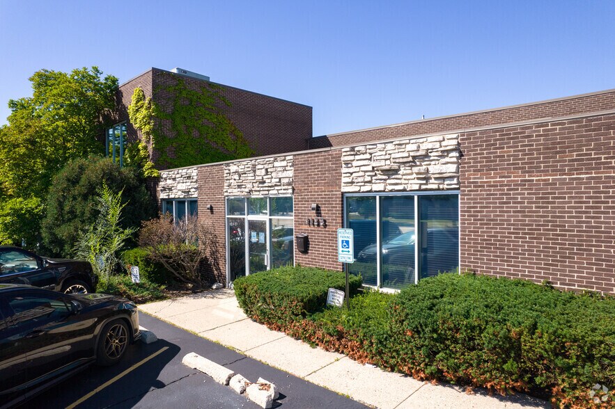 More Photos Of 1125 Carnegie St, Rolling Meadows Warehouse For Lease