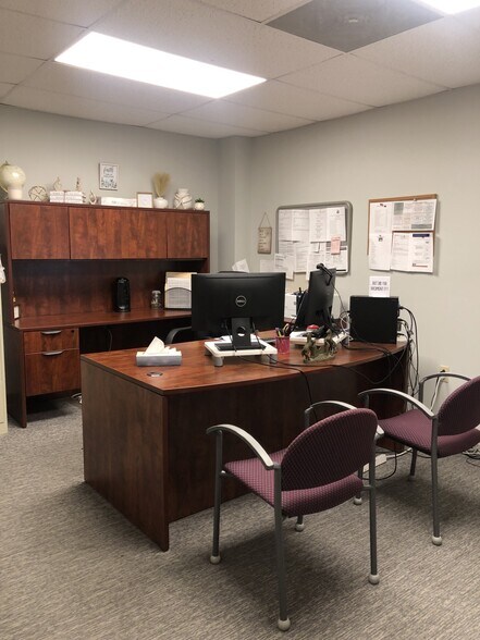 More Photos Of 1860 Charter Ln, Lancaster Office For Lease