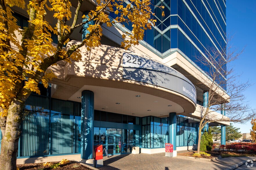 More Photos Of 225 E Beaver Creek Rd, Richmond Hill Coworking Space